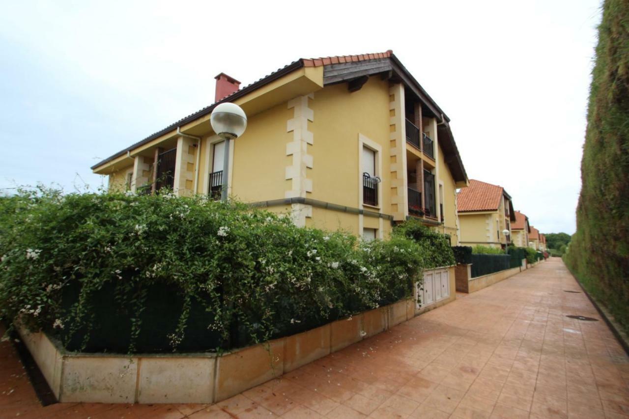 Urbanizacion Lagos Azules Apartamento Comillas Exterior photo